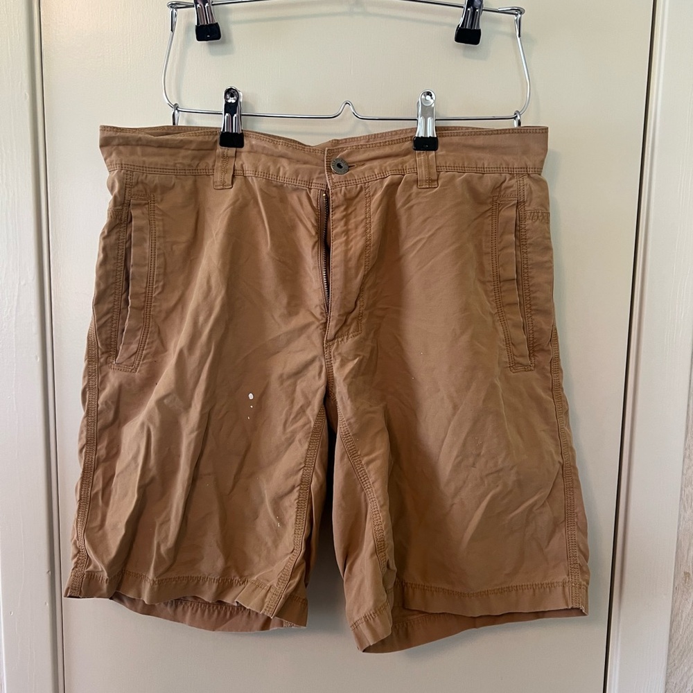 North Face Tan Cargo Shorts with Lightweight Cotton Blend